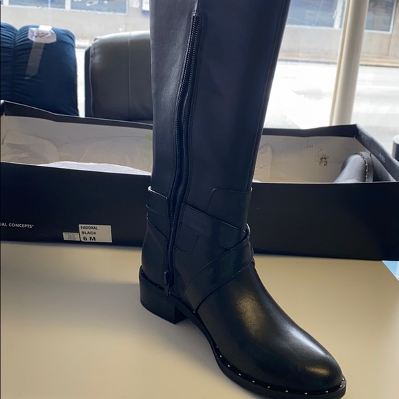 Boots - Picture 3 of 4